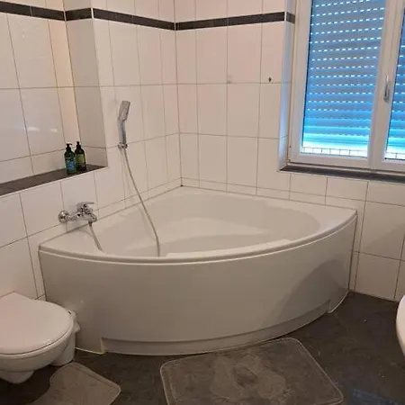 Апартаменты Equipped Residential Building Халльбергмос